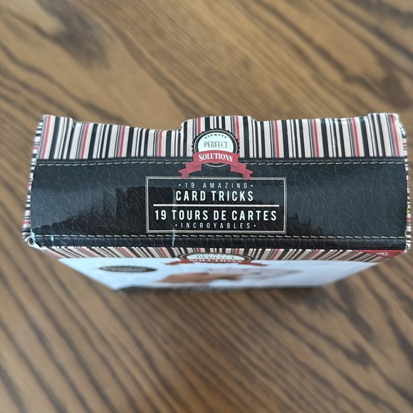 Perfect Solutions 19 Amazing Card Tricks - Picture 6 of 6